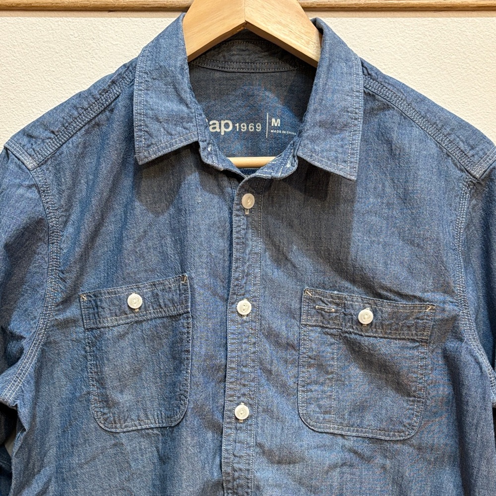 GAP Men's Denim Blue Casual Button Down Shirt